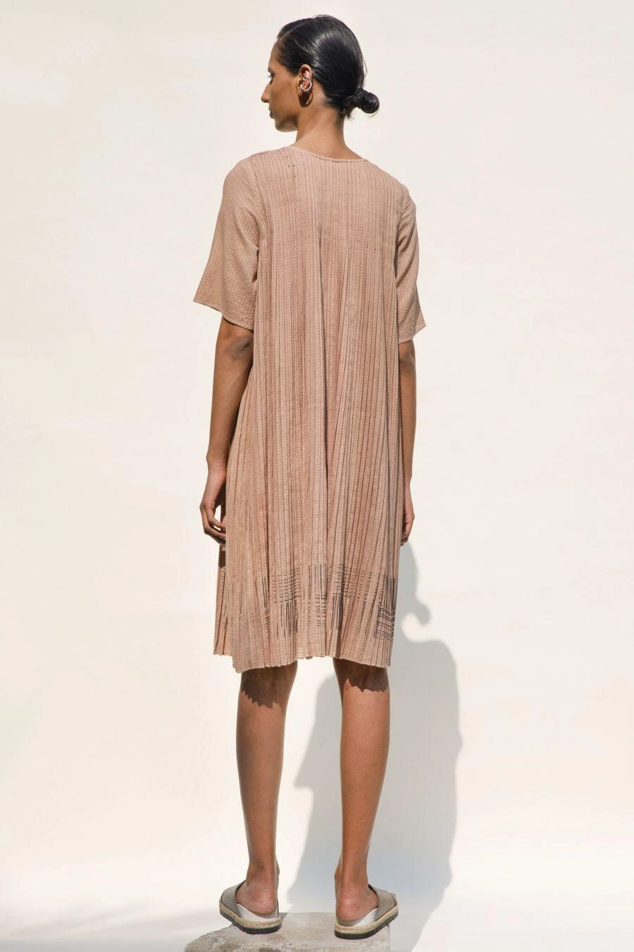 Urvashi Kaur Nude Micro Pleated Tunic Set 6 Urvashi Kaur Nude Micro Pleated Tunic Set - Image 4