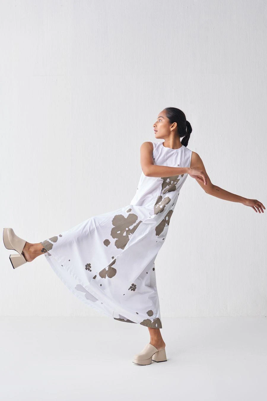 Three White & Grey Sleeveless Asymmetric Dress 5 Three White & Grey Sleeveless Asymmetric Dress - Image 3