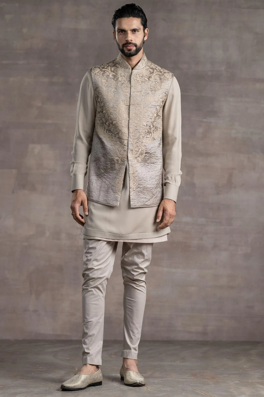 Tarun Tahiliani Men Blush Embroidered Bundi Jacket 3 Tarun Tahiliani Men Blush Embroidered Bundi Jacket