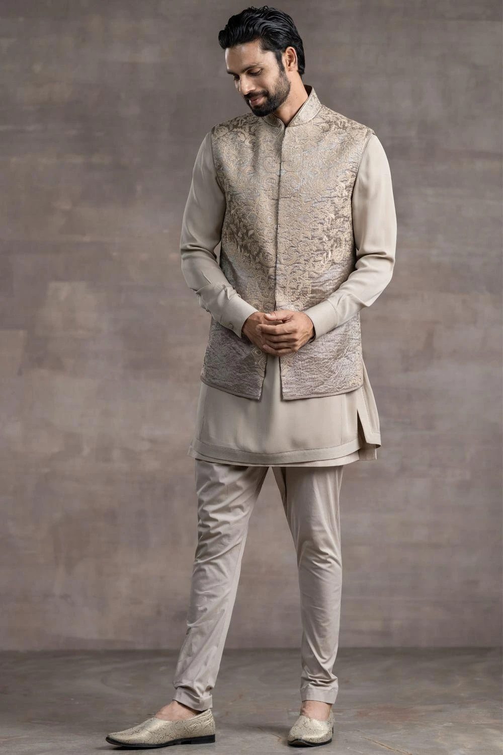 Tarun Tahiliani Men Blush Embroidered Bundi Jacket 4 Tarun Tahiliani Men Blush Embroidered Bundi Jacket - Image 2