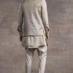 Tarun Tahiliani Men Blush Embroidered Bundi Jacket 9 Tarun Tahiliani Men Blush Embroidered Bundi Jacket -Outlet Loometta Store 411ttmw7 4