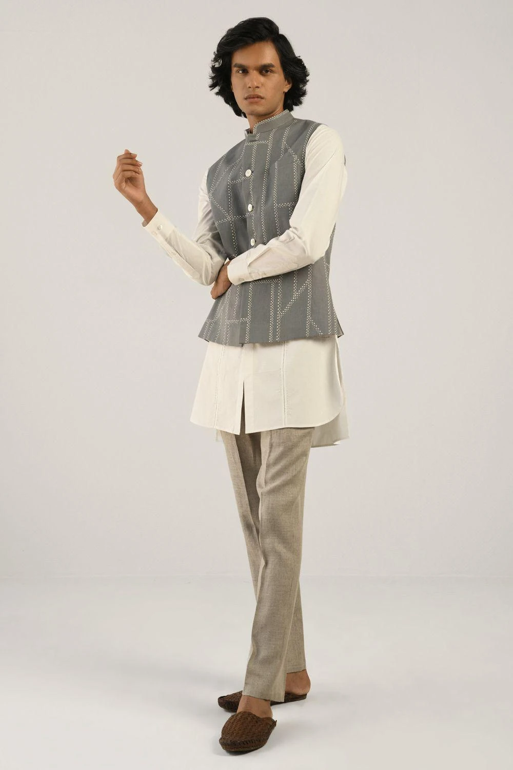 Countrymade Fuselage Hand Embroidered Grey Bundi 4 Countrymade Fuselage Hand Embroidered Grey Bundi - Image 2