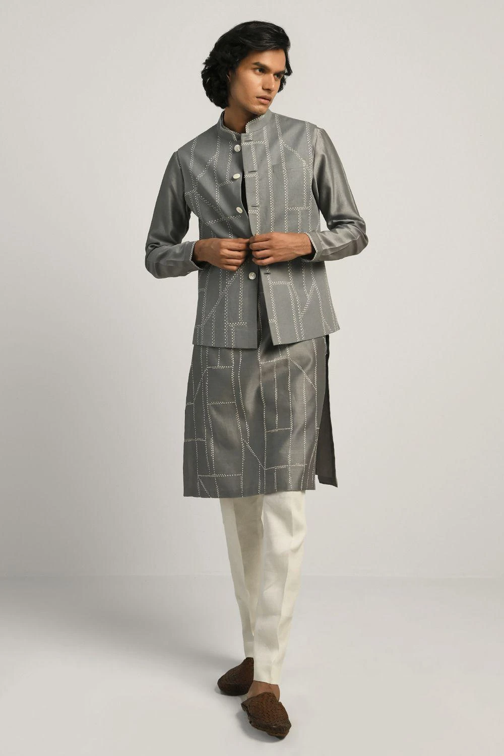 Countrymade Fuselage Hand Embroidered Grey Bundi 5 Countrymade Fuselage Hand Embroidered Grey Bundi - Image 3